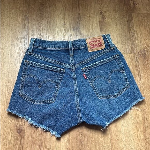 Levi's Women’s High Rise 501 Cut-Off Shorts Size 25 - Picture 6 of 8